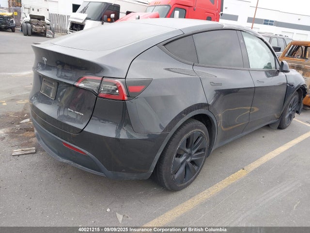 7SAYGDEE7RF105744 Tesla Model Y