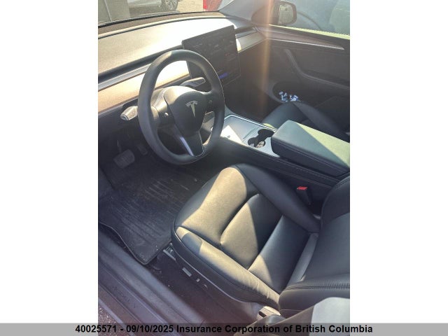 7SAYGDEE5NF564166 Tesla Model Y