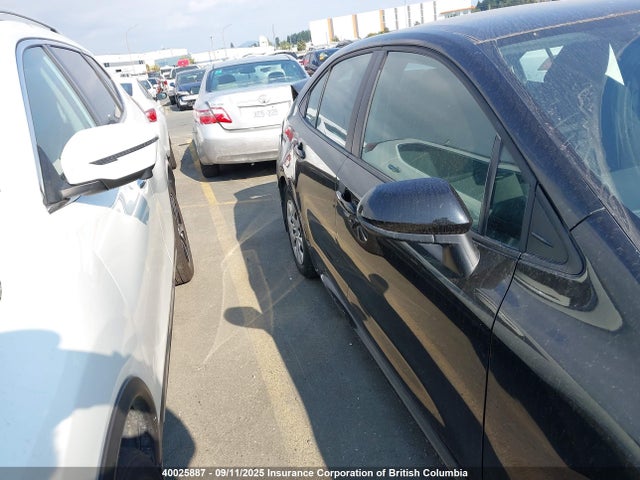 40025887 :رقم المزاد ، 5YFBPMBE0MP243551 vin ، 2021 Toyota Corolla Le مزاد بيع