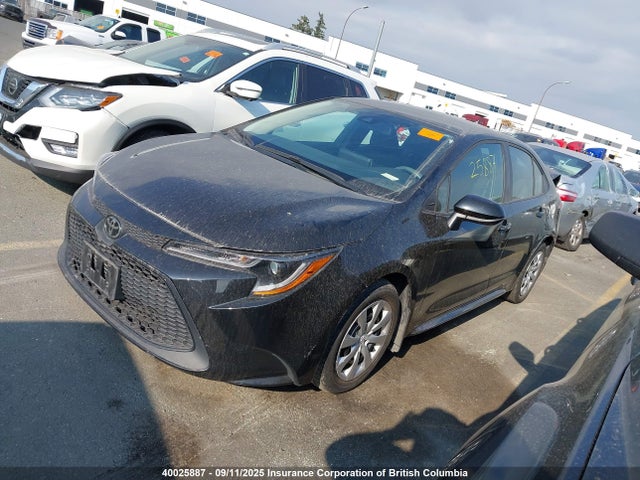 40025887 :رقم المزاد ، 5YFBPMBE0MP243551 vin ، 2021 Toyota Corolla Le مزاد بيع