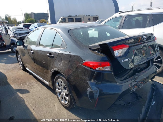 40025887 :رقم المزاد ، 5YFBPMBE0MP243551 vin ، 2021 Toyota Corolla Le مزاد بيع