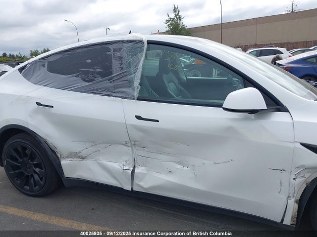 7SAYGDEE3NF426996 Tesla Model Y