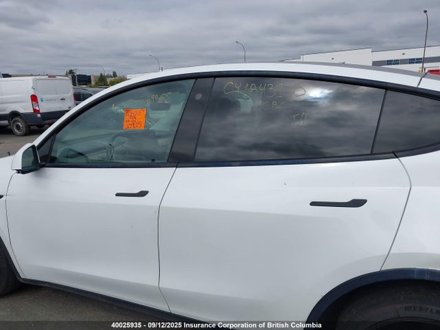 7SAYGDEE3NF426996 Tesla Model Y