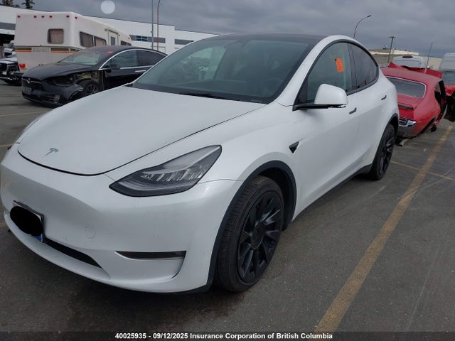 7SAYGDEE3NF426996 Tesla Model Y