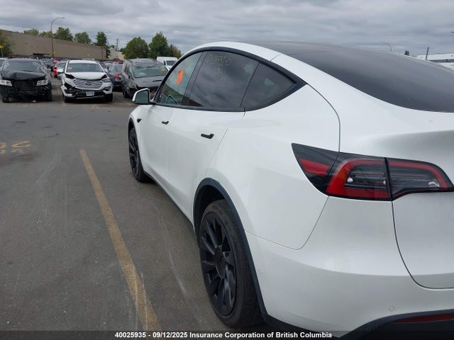 7SAYGDEE3NF426996 Tesla Model Y