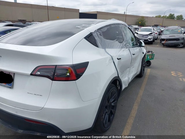 7SAYGDEE3NF426996 Tesla Model Y