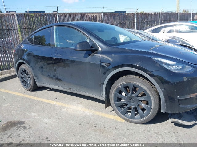 7SAYGDEE1NF385266 Tesla Model Y