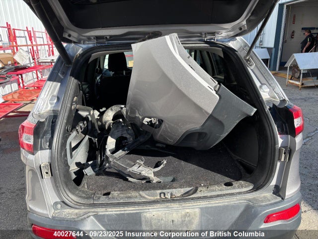 40027644 :رقم المزاد ، 1C4PJMCS4HD215479 vin ، 2017 Jeep Cherokee Latitude مزاد بيع