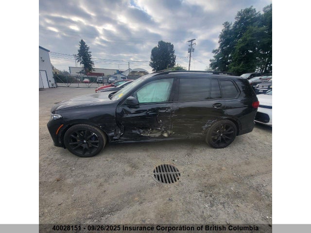 BMW X7 2021 5UXCW2C05M9E13067 Image 2
