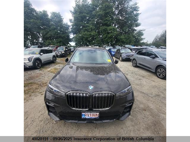 BMW X7 2021 5UXCW2C05M9E13067 Image 3