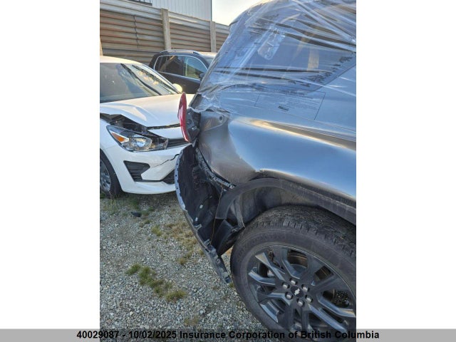 1GNEVJKW4MJ102892 Chevrolet lfy