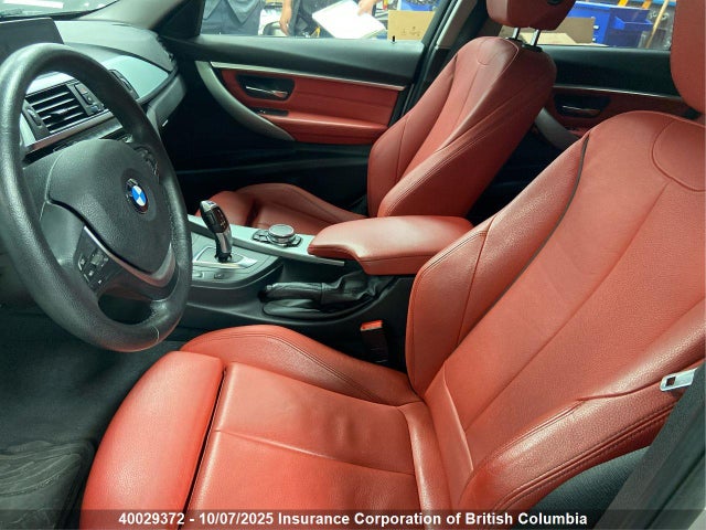 WBA8E5G51HNU22583 BMW 320i Xdrive