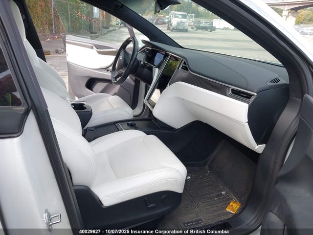 5YJXCBE26HF077237 Tesla MODEL X