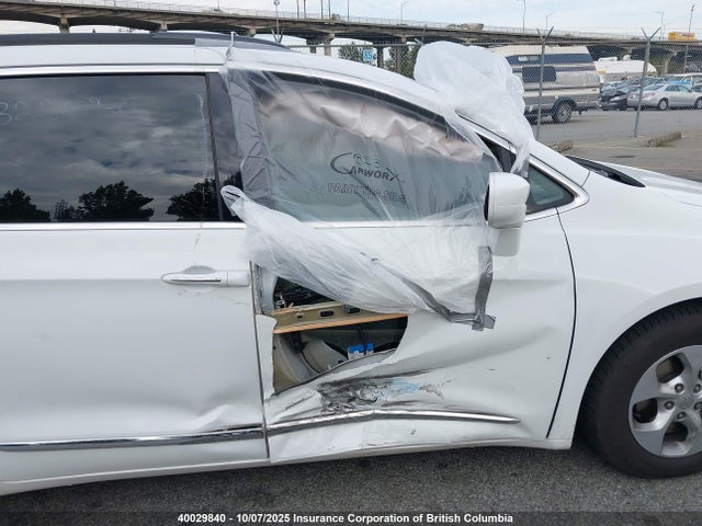 2C4RC1BG9HR522982 Chrysler 2017