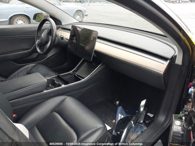 5YJ3E1EA0JF095619 Tesla MODEL 3