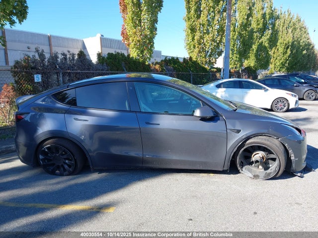 Tesla Model Y 2023 7SAYGDEE0PF776864 Image 13