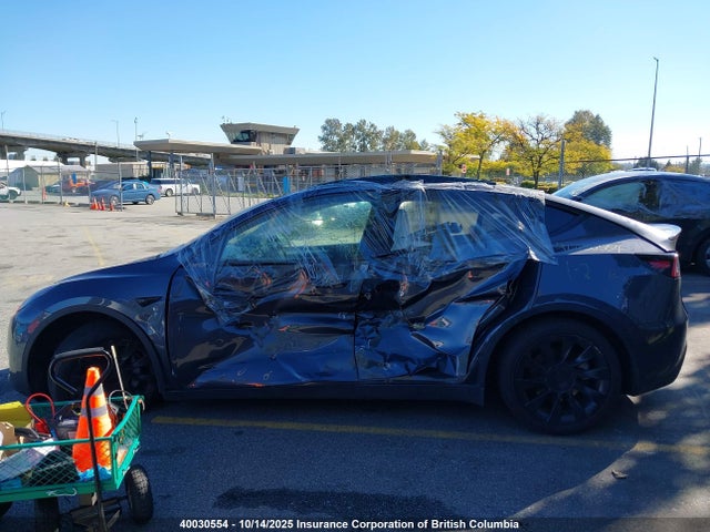 Tesla Model Y 2023 7SAYGDEE0PF776864 Image 14
