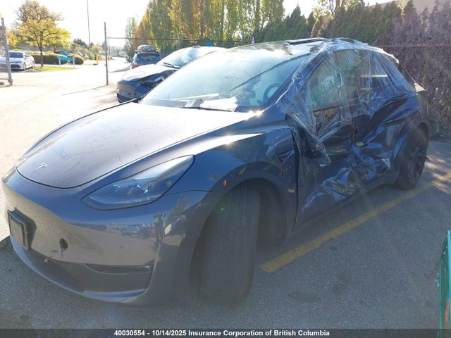 Tesla Model Y 2023 7SAYGDEE0PF776864 Image 2