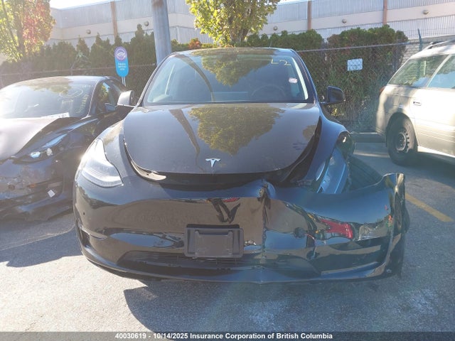 Tesla Model Y 2022 7SAYGDEE3NF573237 Image 13