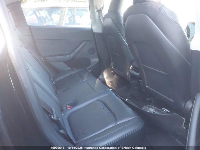 Tesla Model Y 2022 7SAYGDEE3NF573237 Image 8