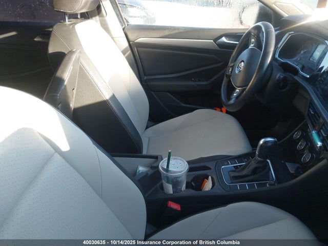 3VWE57BU2KM056020 Volkswagen 1.8 tsi