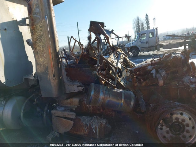 40032262 :رقم المزاد ، 1NPTP4EX3GD365239 vin ، 2016 Peterbilt 367 مزاد بيع