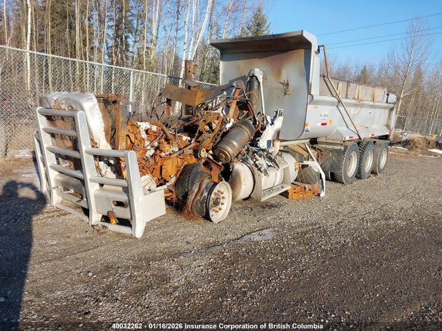 40032262 :رقم المزاد ، 1NPTP4EX3GD365239 vin ، 2016 Peterbilt 367 مزاد بيع