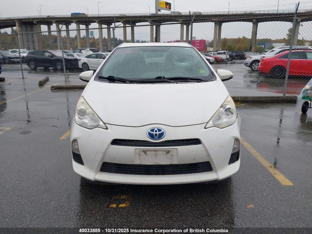 40033885 :رقم المزاد ، JTDKDTB35D1528106 vin ، 2013 Toyota Prius مزاد بيع