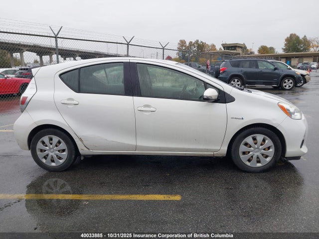40033885 :رقم المزاد ، JTDKDTB35D1528106 vin ، 2013 Toyota Prius مزاد بيع