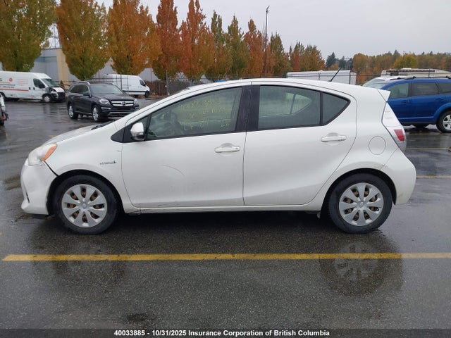 40033885 :رقم المزاد ، JTDKDTB35D1528106 vin ، 2013 Toyota Prius مزاد بيع