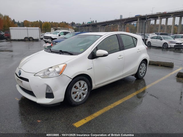 40033885 :رقم المزاد ، JTDKDTB35D1528106 vin ، 2013 Toyota Prius مزاد بيع