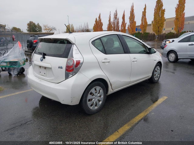 40033885 :رقم المزاد ، JTDKDTB35D1528106 vin ، 2013 Toyota Prius مزاد بيع
