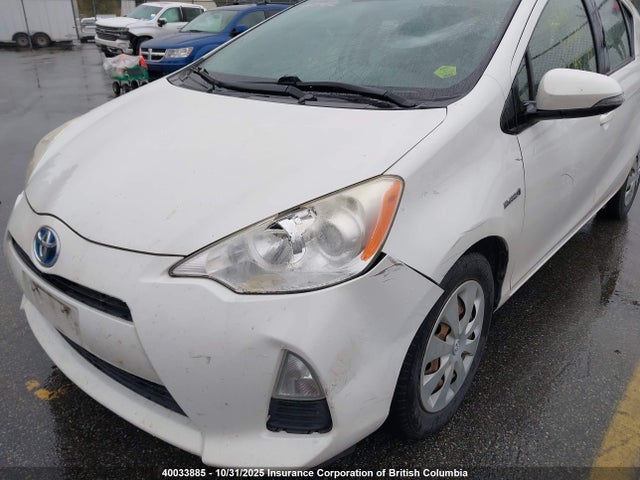 40033885 :رقم المزاد ، JTDKDTB35D1528106 vin ، 2013 Toyota Prius مزاد بيع