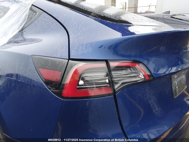 40029912 :رقم المزاد ، 7SAYGDEE1NF490132 vin ، 2022 Tesla Model Y مزاد بيع