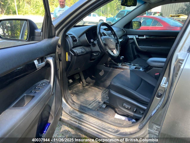KIA Sorento Lx V6 2015 5XYKTDA78FG587912 Image 32