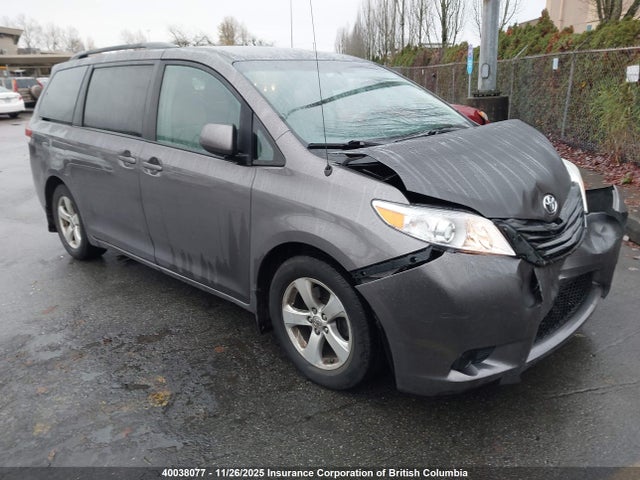 Aukcja sprzedaży 2012 Toyota Sienna Le, vin: 5TDKK3DCXCS230588, numer aukcji: 40038077