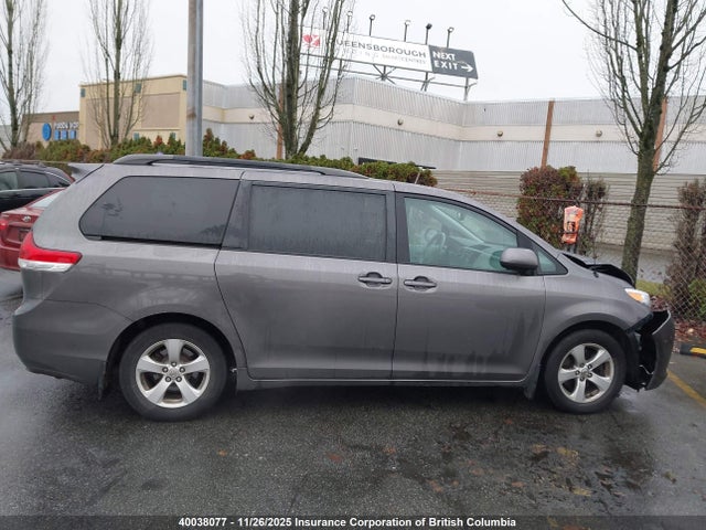 Aukcja sprzedaży 2012 Toyota Sienna Le, vin: 5TDKK3DCXCS230588, numer aukcji: 40038077
