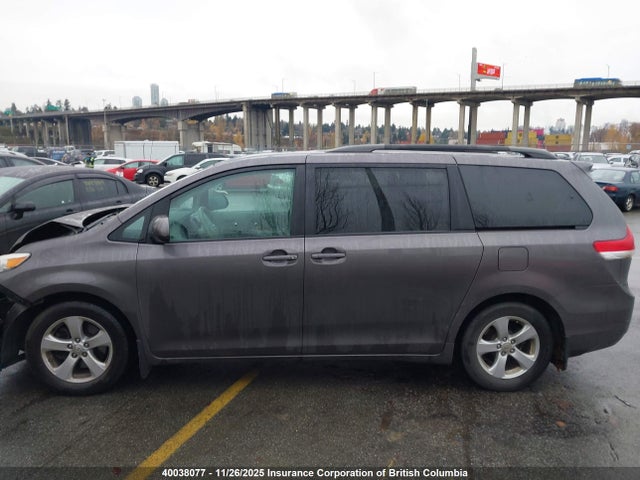 Aukcja sprzedaży 2012 Toyota Sienna Le, vin: 5TDKK3DCXCS230588, numer aukcji: 40038077