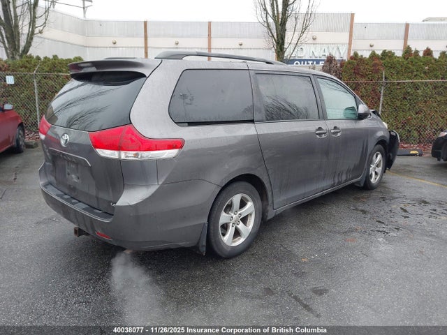 Aukcja sprzedaży 2012 Toyota Sienna Le, vin: 5TDKK3DCXCS230588, numer aukcji: 40038077