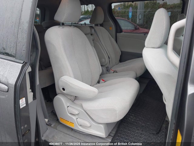Aukcja sprzedaży 2012 Toyota Sienna Le, vin: 5TDKK3DCXCS230588, numer aukcji: 40038077