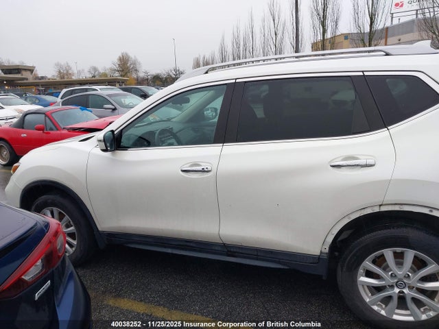 Продаж на аукціоні авто 2018 Nissan Rogue, vin: 5N1AT2MV6JC738233, номер лоту: 40038252