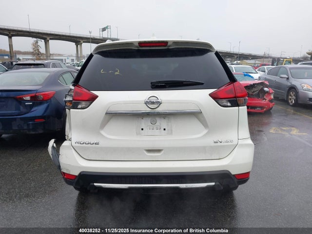 Продаж на аукціоні авто 2018 Nissan Rogue, vin: 5N1AT2MV6JC738233, номер лоту: 40038252