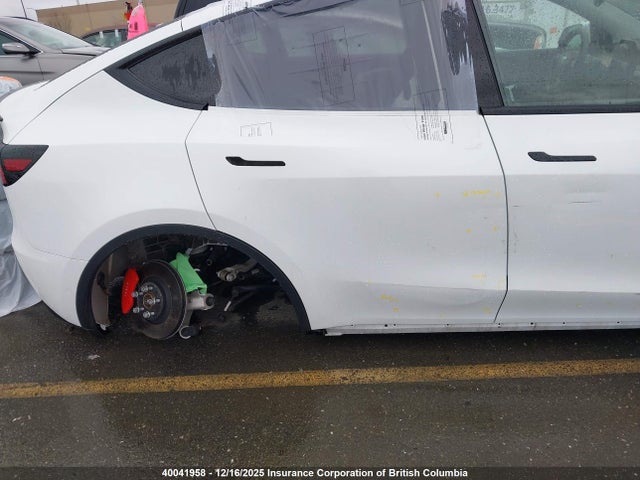 Продажа на аукционе авто 2021 Tesla Model Y, vin: 5YJYGDEF2MF202221, номер лота: 40041958