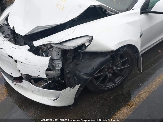 5YJ3E1EAXMF930016 Tesla MODEL 3