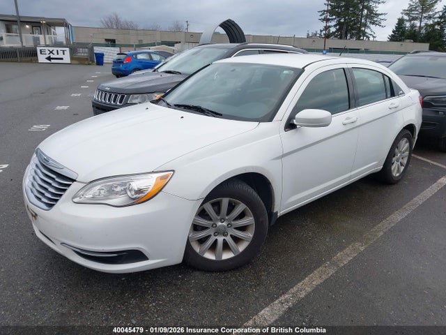 Auction sale of the 2013 Chrysler 200, vin: 1C3CCBAB6DN523617, lot number: 40045479