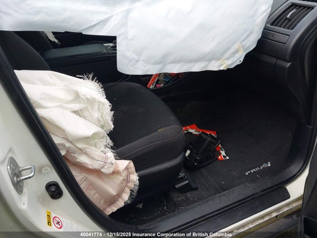 JTDZN3EU3JJ075566 Toyota PRIUS V