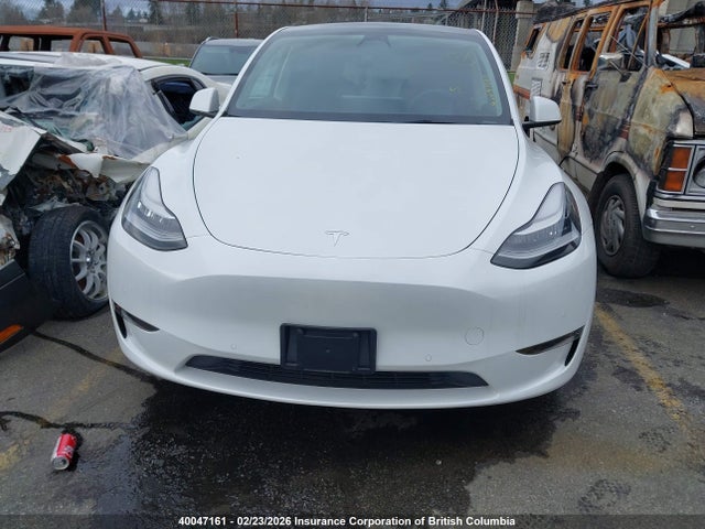 7SAYGAEE6NF572064 Tesla Model Y