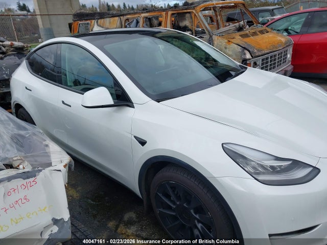 7SAYGAEE6NF572064 Tesla Model Y