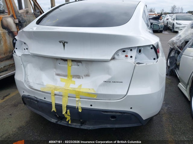 7SAYGAEE6NF572064 Tesla Model Y