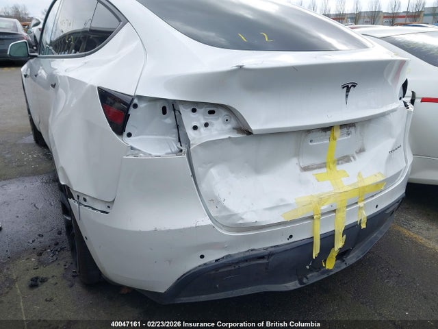 7SAYGAEE6NF572064 Tesla Model Y
